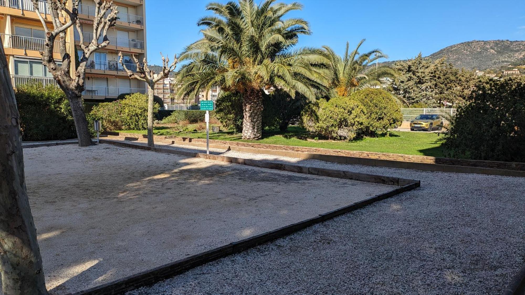 Studio Avec Coin Nuit, 100 M De La Mer Le Lavandou Esterno foto