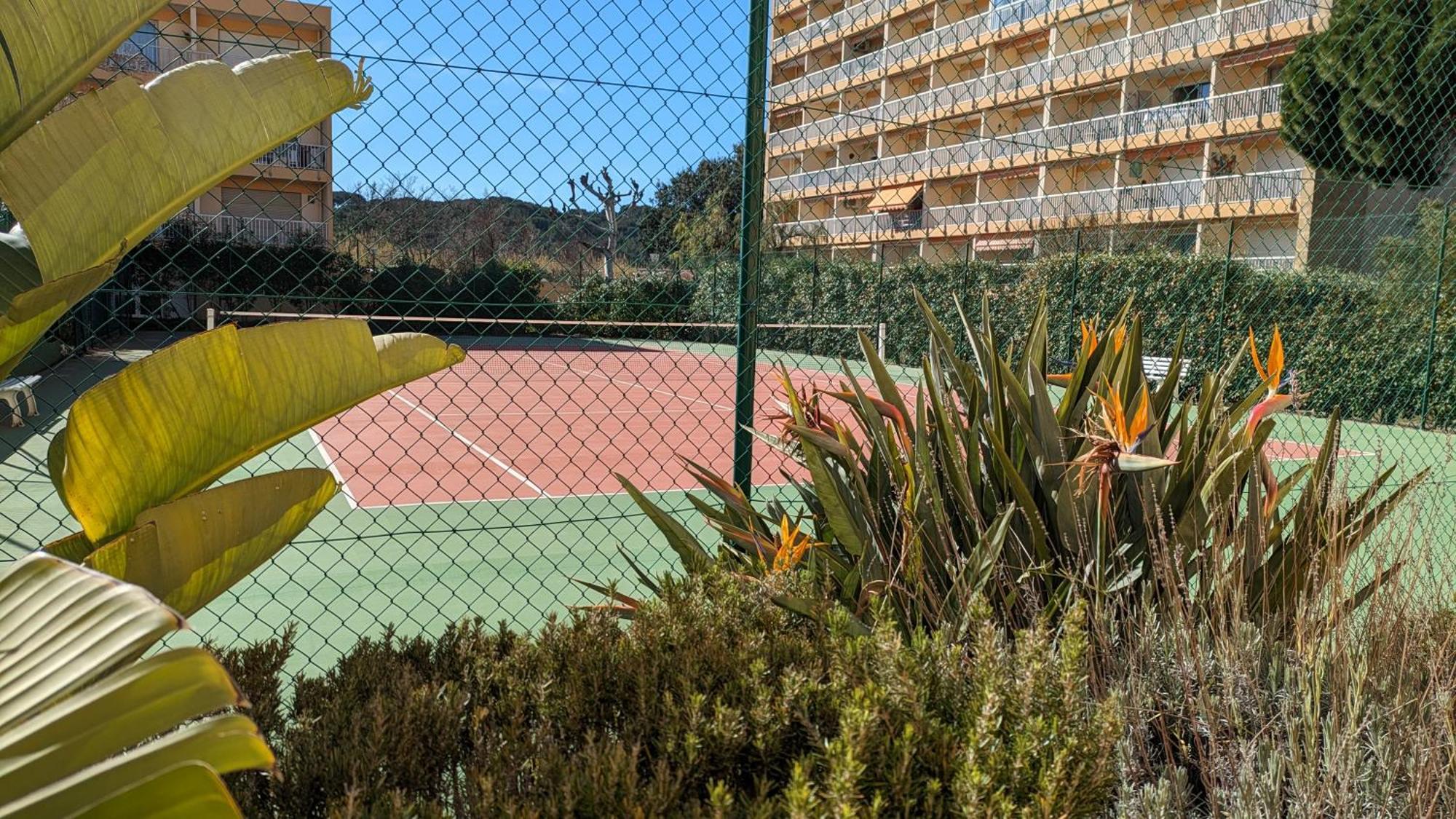 Studio Avec Coin Nuit, 100 M De La Mer Le Lavandou Esterno foto